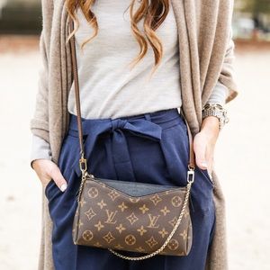 💎 W/ RECEIPT Authentic 💎 Louis Vuitton Pallas clutch